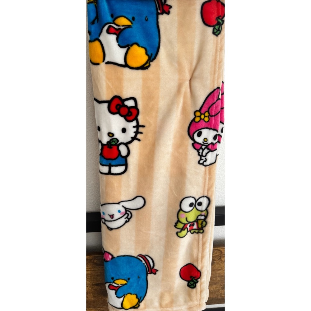 Hello Kitty & Friends Blanket🩵